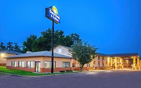 Days Inn & Suites By Wyndham Waterloo